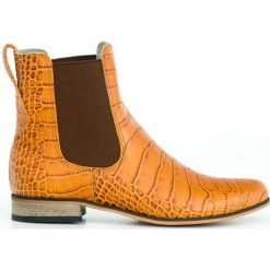 Klasyczne sztyblety z tłoczeniem - skóra naturalna - model 480 - kolor brąz przypalany. Botki damskie Zapato, ze skóry, klasyczne, bez obcasa, bez zapięcia. W wyprzedaży za 279,30 zł.