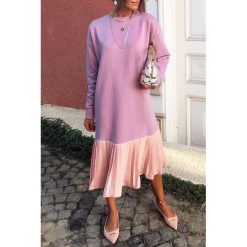 Sukienka ANTONA. Fioletowe sukienki damskie Sukienka ANTONA, s, bez wzorów, bez kołnierzyka, z długim rękawem, długie, maxi. W wyprzedaży za 59,00 zł.