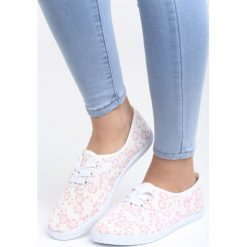 Białe Tenisówki Rock Me Out. Białe trampki i tenisówki damskie Born2be, w kwiaty, na sznurówki. Za 29,99 zł.