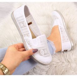 Tenisówki damskie espadryle koronkowe białe McKeylor - biały. Białe espadryle damskie McKeylor, bez wzorów, z koronki, bez obcasa. Za 39,99 zł.