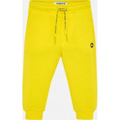 Mayoral - Spodnie dziecięce 68-98 cm. Szare spodnie chłopięce Mayoral, bez wzorów, z elastanu, sportowe. Za 51,90 zł.