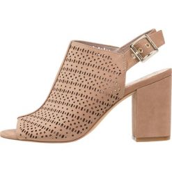 Sandały damskie: Vince Camuto BRASHELL Sandały na obcasie iced coffee