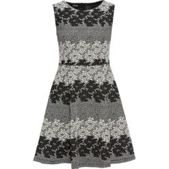 Sukienka z dżerseju w żakardowy wzór bonprix szaro-czarno-biały wzorzysty. Szare sukienki damskie bonprix, z aplikacjami, z dżerseju, eleganckie, bez kołnierzyka, bez rękawów. Za 54,99 zł.