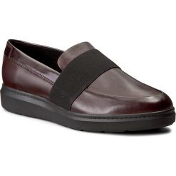 Półbuty GEOX - D Jerrica B D745XB 043BC C7357 Dk Burgundy. Czerwone półbuty damskie Geox, na co dzień, bez wzorów, ze skóry, bez obcasa, na płaskiej podeszwie, bez zapięcia. W wyprzedaży za 209,00 zł.