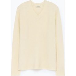 Sweter "Fanycity" w kolorze kremowym. Białe swetry męskie American Vintage, s, bez wzorów, z wełny, bez kołnierzyka, bez kaptura. W wyprzedaży za 219,95 zł.