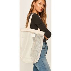 Levi's - Torebka. Czerwone torby damskie na zakupy Levi's®, bez wzorów, z poliesteru, na ramię, bez dodatków. W wyprzedaży za 89,90 zł.