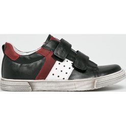 Kornecki - Buty dziecięce. Czarne trampki chłopięce Kornecki, bez wzorów, z gumy, sportowe, z okrągłym noskiem, bez zapięcia. Za 159,90 zł.