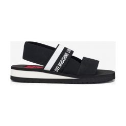 Love Moschino Sandały Czarny. Czarne sandały damskie Love Moschino, w paski, z materiału, bez obcasa, z paskami. Za 461,95 zł.
