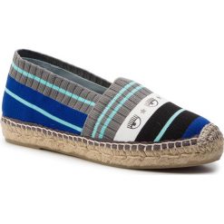 Espadryle CHIARA FERRAGNI - CF2305 Blu/Grigio. Espadryle damskie Chiara Ferragni, bez wzorów, ze skóry, bez obcasa, na płaskiej podeszwie. W wyprzedaży za 569,00 zł.