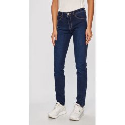 Wrangler - Jeansy Body Bespoke. Niebieskie jeansy damskie Wrangler, l. W wyprzedaży za 239,90 zł.