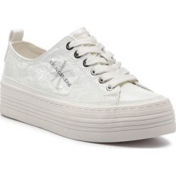 Sneakersy CALVIN KLEIN JEANS - Zolah RE9848 White. Białe półbuty damskie Calvin Klein Jeans, z jeansu. Za 519,00 zł.