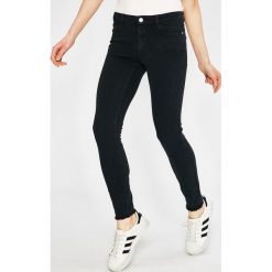 Review - Jeansy Minnie. Niebieskie jeansy damskie skinny marki Review. Za 129,90 zł.