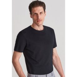 Gladki T-shirt basic - Czarny. Czarne t-shirty męskie Reserved, xl. W wyprzedaży za 29,99 zł.