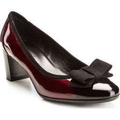 Buty damskie. Czerwone czółenka damskie Wittchen, bez wzorów, ze skóry, bez obcasa, na słupku. W wyprzedaży za 399,90 zł.