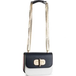 Torebka TOMMY HILFIGER - Turnlock Mini Crossover AW0AW07046 901. Niebieskie torebki klasyczne damskie TOMMY HILFIGER, bez wzorów, ze skóry, klasyczne, duże, bez dodatków. Za 899,00 zł.