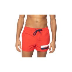 Tommy Hilfiger Męskie szorty kąpielowe Red Short Drawstring (Wielkość M). Czerwone kąpielówki męskie TOMMY HILFIGER, m, bez wzorów. W wyprzedaży za 183,00 zł.