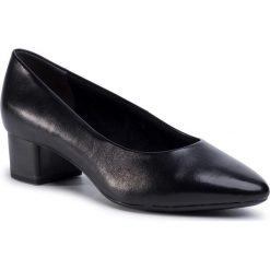 Półbuty TAMARIS - 1-22300-24 Black 001. Czarne półbuty damskie Tamaris, bez wzorów, ze skóry, eleganckie, bez obcasa, na obcasie, bez zapięcia. W wyprzedaży za 189,00 zł.