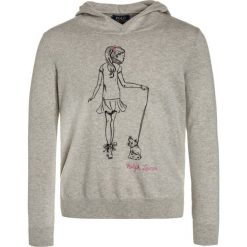 Polo Ralph Lauren PRINTED HOOD Bluza z kapturem light sport heather. Szare bluzy dziewczęce Polo Ralph Lauren, z bawełny, z kapturem. W wyprzedaży za 351,20 zł.