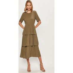Only - Sukienka. Zielone sukienki damskie ONLY, na co dzień, bez wzorów, z wiskozy, casualowe, z okrągłym kołnierzem, z krótkim rękawem, krótkie, midi, rozkloszowane. W wyprzedaży za 189,90 zł.