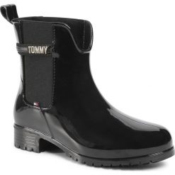 Kalosze TOMMY HILFIGER - Block Branding Rainboot FW0FW05202 Black BDS. Czarne kalosze damskie TOMMY HILFIGER, bez wzorów, z tworzywa sztucznego. Za 399,00 zł.