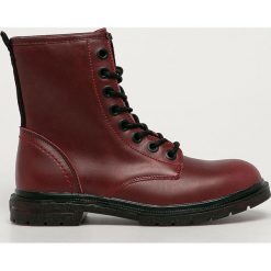 Wrangler - Workery skórzane. Czarne workery damskie Wrangler, ze skóry, z okrągłym noskiem, bez obcasa, na obcasie, na sznurówki. Za 339,90 zł.