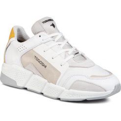 Sneakersy TOGOSHI - TG-12-04-000171 653. Białe sneakersy męskie Togoshi, na co dzień, bez wzorów, ze skóry, bez zapięcia. W wyprzedaży za 309,00 zł.