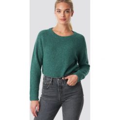 Samsoe & Samsoe Krótki sweter z okrągłym dekoltem Nor - Green. Zielone swetry klasyczne damskie Samsøe & Samsøe, z okrągłym kołnierzem. Za 404,95 zł.