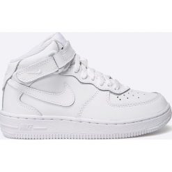 Nike Kids - Buty dziecięce Force 1 Mid. Białe trampki chłopięce Nike Kids, bez wzorów, ze skóry, sportowe, z okrągłym noskiem, bez zapięcia. W wyprzedaży za 199,90 zł.