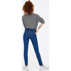 Jeansy push up. Szare jeansy damskie marki Pull&Bear. Za 79,90 zł.