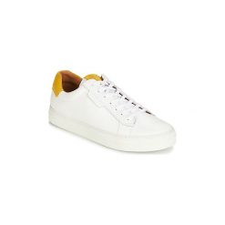 Buty Schmoove SPARK-CLAY. Białe trampki męskie Schmoove, bez wzorów, bez zapięcia. Za 447,20 zł.