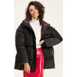 Kurtka puchowa Tory Burch Puffer 60288. Czarne kurtki damskie Tory Burch, l, bez wzorów, z poliesteru, bez kaptura. W wyprzedaży za 1779,00 zł.