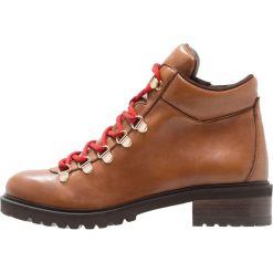 SPM LOSURO Ankle boot cognac. Brązowe botki damskie skórzane marki SPM. Za 459,00 zł.