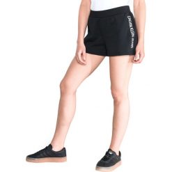 Calvin Klein Szorty Czarny. Czarne szorty damskie Calvin Klein, l, z nadrukiem, z bawełny. Za 292,95 zł.