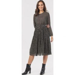 Czarna Sukienka Raloyra. Czarne sukienki damskie Born2be, s, bez wzorów, bez kołnierzyka, bez rękawów, midi. Za 149,99 zł.