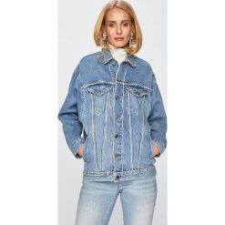 Guess Jeans - Kurtka. Niebieskie kurtki damskie Guess Jeans, s, z aplikacjami, z bawełny, krótkie. W wyprzedaży za 399,90 zł.