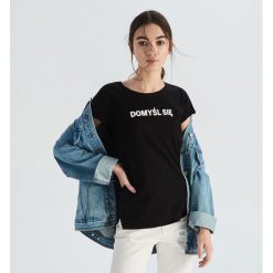 T-shirt z hasłem - Czarny. Czarne t-shirty damskie Sinsay, s, bez wzorów, bez kołnierzyka. Za 19,99 zł.