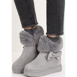 Szare Śniegowce Warm Up. Czarne buty zimowe damskie marki Kazar, z materiału, na wysokim obcasie, na koturnie. Za 49,99 zł.