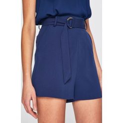 Guess Jeans - Szorty Suzy. Niebieskie szorty damskie Guess Jeans, w paski, z elastanu, casualowe, z podwyższonym stanem. W wyprzedaży za 179,90 zł.
