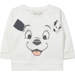 Bluza "101D" w kolorze białym. Białe bluzy niemowlęce marki name it girls, z aplikacjami, z bawełny. W wyprzedaży za 42,95 zł.
