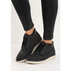 Czarne Traperki Great Deal. Czarne buty zimowe damskie Born2be, z okrągłym noskiem, na niskim obcasie. Za 89,99 zł.