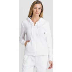 BLUZA Armani Exchange. Białe bluzy damskie Armani Exchange, s, bez wzorów, z materiału, bez rękawów, z kapturem. Za 599,00 zł.