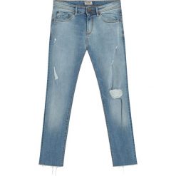 Jeansy super skinny fit z przetarciami. Niebieskie jeansy męskie relaxed fit Pull&Bear, z jeansu. Za 62,90 zł.