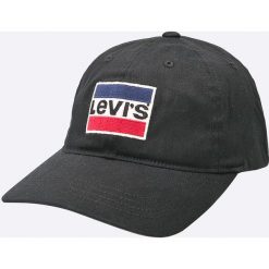 Levi's - Czapka. Czarne czapki męskie marki Levi's®, z elastanu. W wyprzedaży za 89,90 zł.