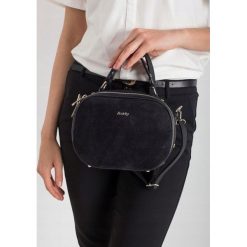 Listonoszka damska kuferek skórzany Rovicky TWR-82 czarny - Czarny. Czarne kuferki damskie ROVICKY, bez wzorów, ze skóry, eleganckie, bez dodatków. Za 199,99 zł.