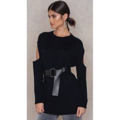 Swetry oversize damskie: Rut&Circle Sweter z rozcięciami na rękawach Sofi – Black