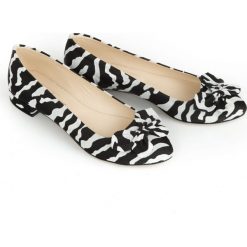 Balerinki z kokardą - skóra naturalna - model 048 - motyw zebry. Baleriny damskie Zapato, bez wzorów, ze skóry, bez obcasa. W wyprzedaży za 239,20 zł.