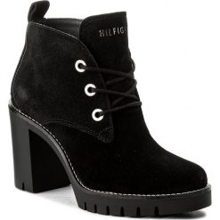 Botki TOMMY HILFIGER - Paola 3B FW0FW01541 Black 990. Czarne botki damskie na obcasie marki TOMMY HILFIGER, z materiału, z okrągłym noskiem. W wyprzedaży za 359,00 zł.