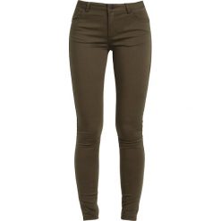 2ndOne NICOLE Jeans Skinny Fit artillery green. Zielone jeansy damskie relaxed fit marki 2ndOne, z bawełny. W wyprzedaży za 161,85 zł.