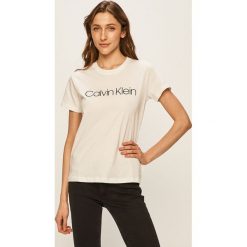 Calvin Klein - T-shirt. Białe bluzki damskie Calvin Klein, s, z nadrukiem, z bawełny, z okrągłym kołnierzem. Za 179,90 zł.