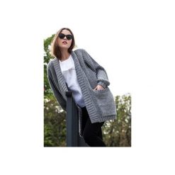 Sweter TRIUMF. Szare swetry damskie marki Magda Hasiak, na wiosnę, s, bez wzorów, z dzianiny, bez rękawów, bez kaptura. Za 390,00 zł.